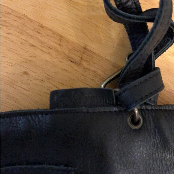 Chen & Derington Chic Black Leather Crossbody Bag - Picture 10 of 10